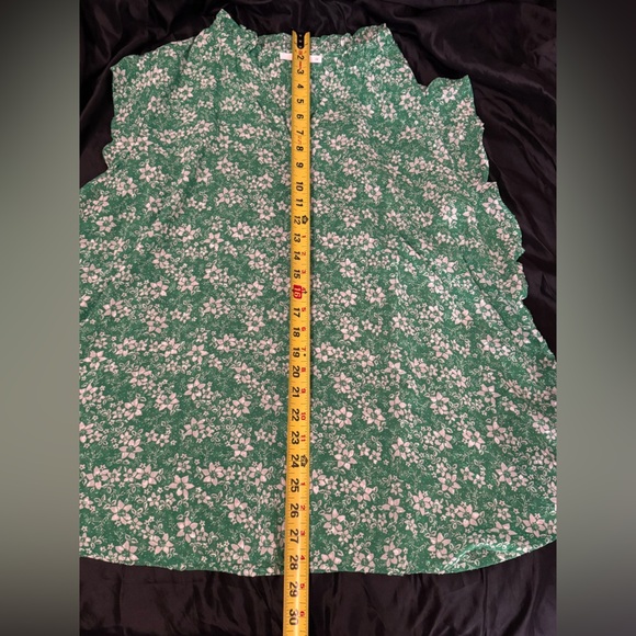 Fun 2 Fun Green Alvena Split Neck‎ Blouse Size 2x High-Low Hem Sheer Flowy - Picture 9 of 9